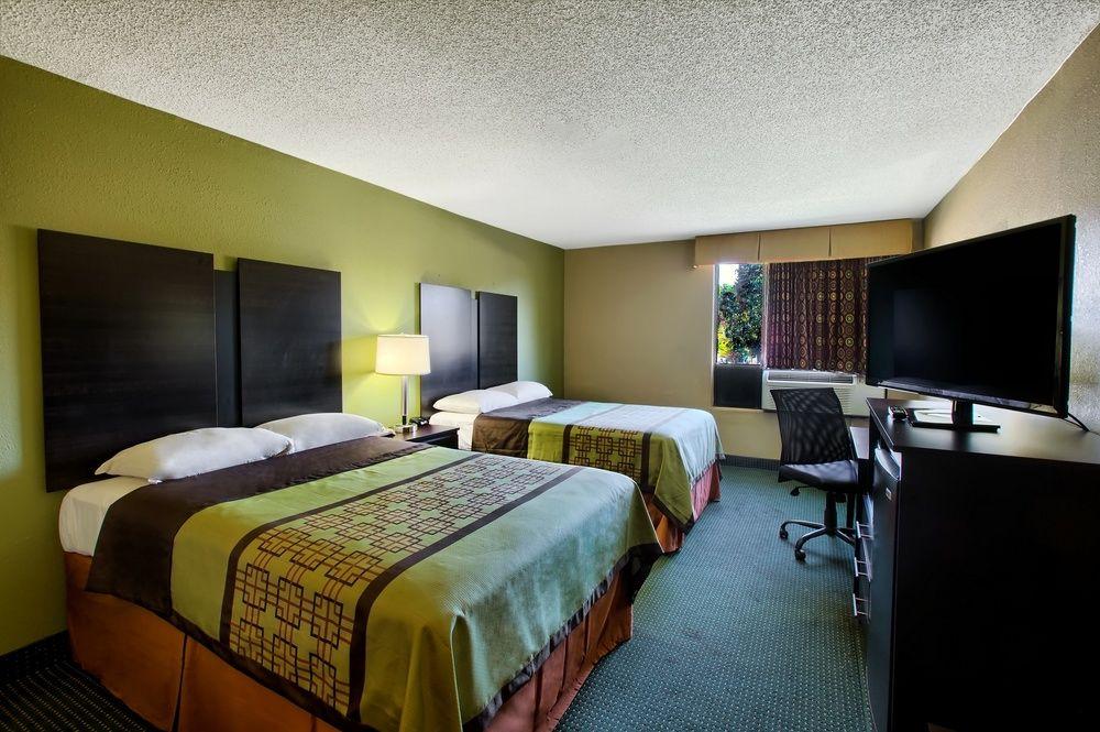 Super 8 By Wyndham Raleigh North East Hotel Kültér fotó