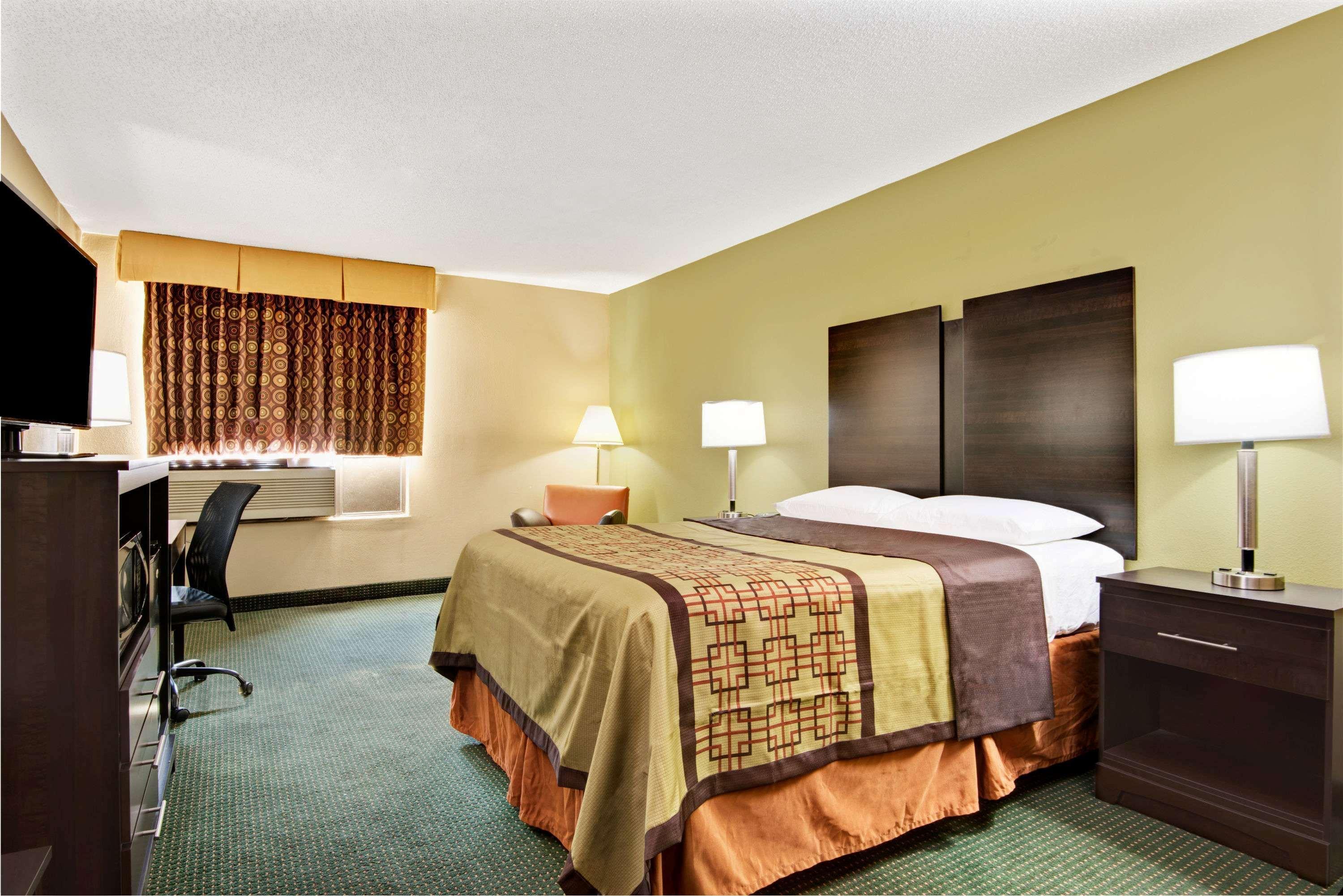 Super 8 By Wyndham Raleigh North East Hotel Kültér fotó