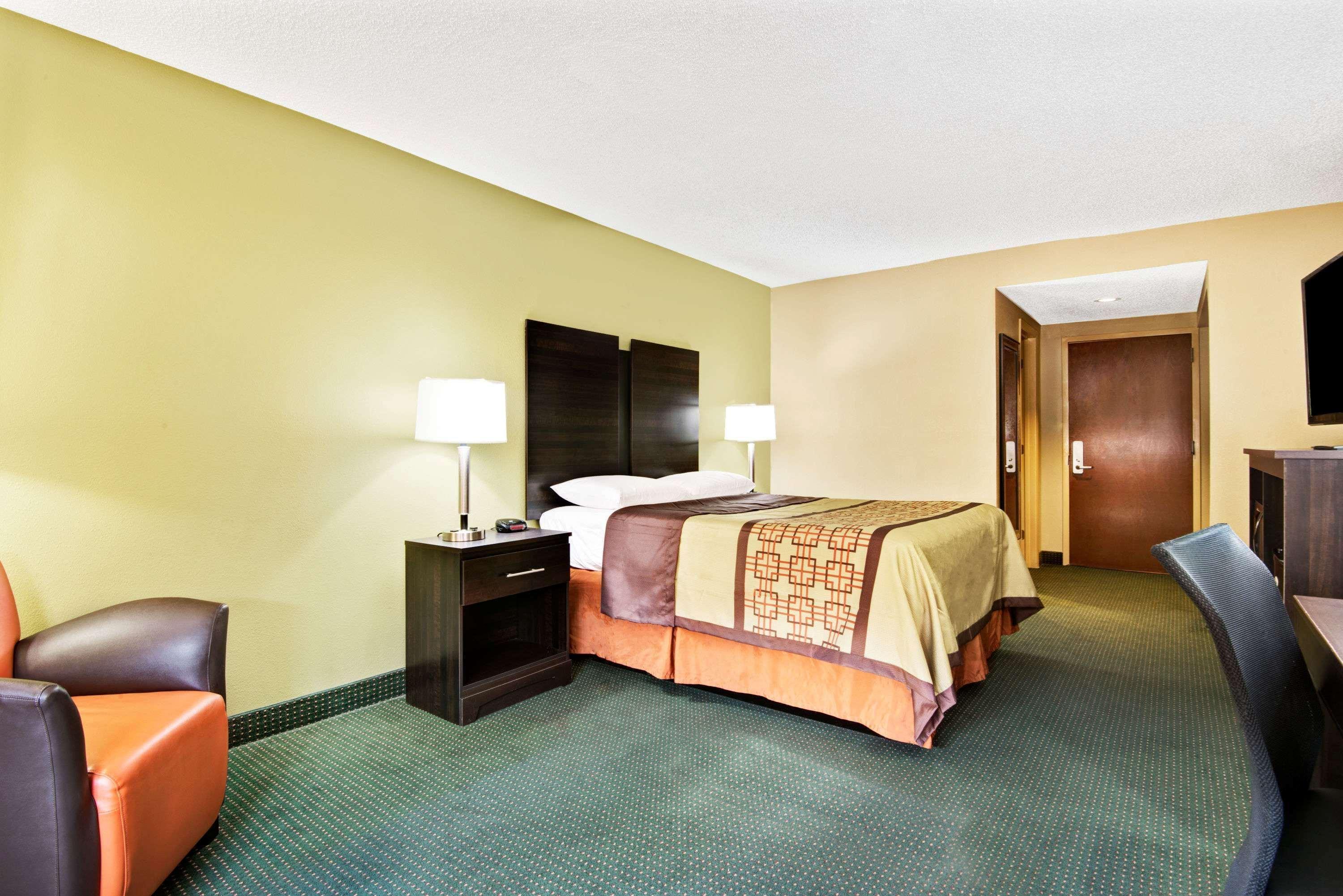 Super 8 By Wyndham Raleigh North East Hotel Kültér fotó