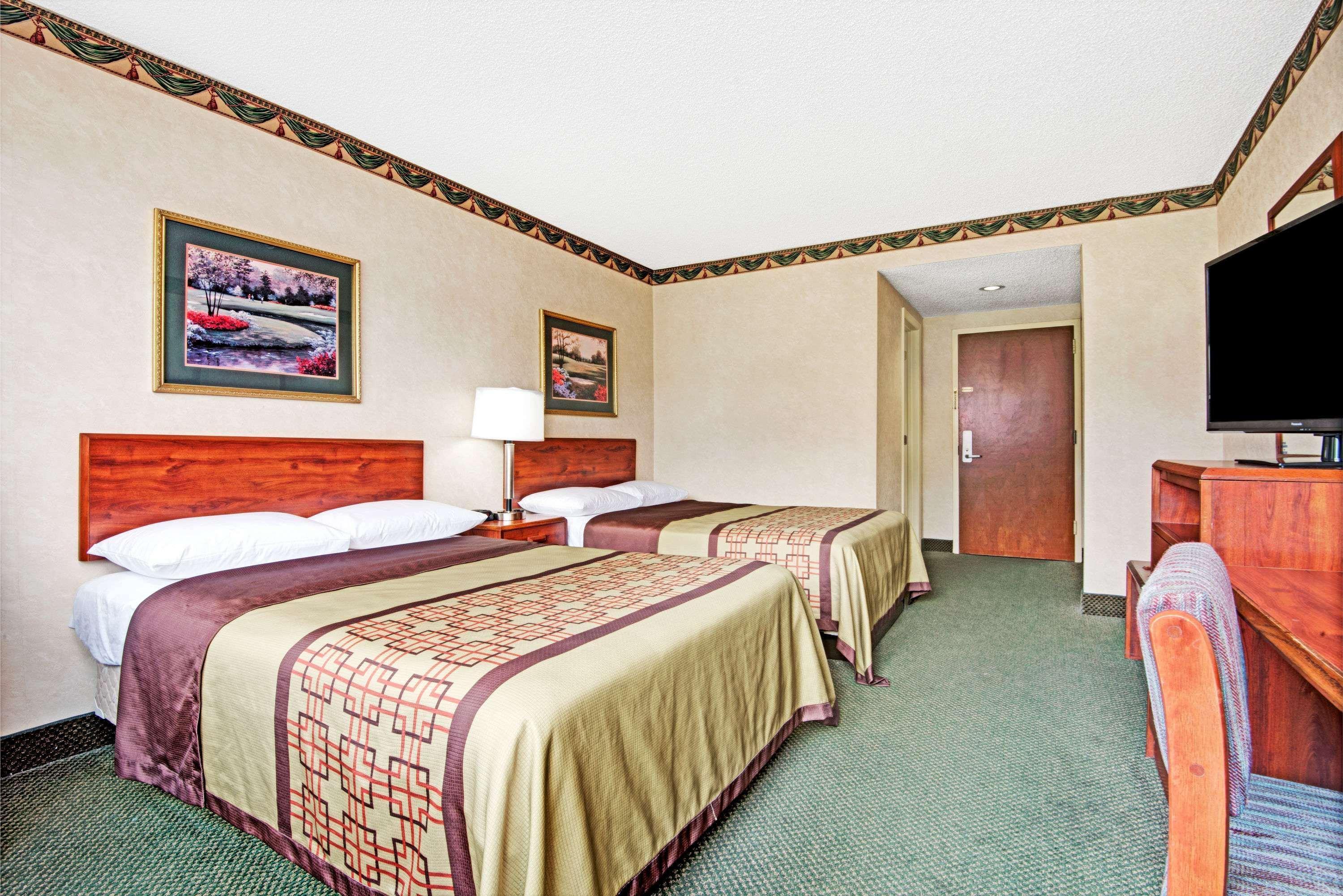 Super 8 By Wyndham Raleigh North East Hotel Kültér fotó