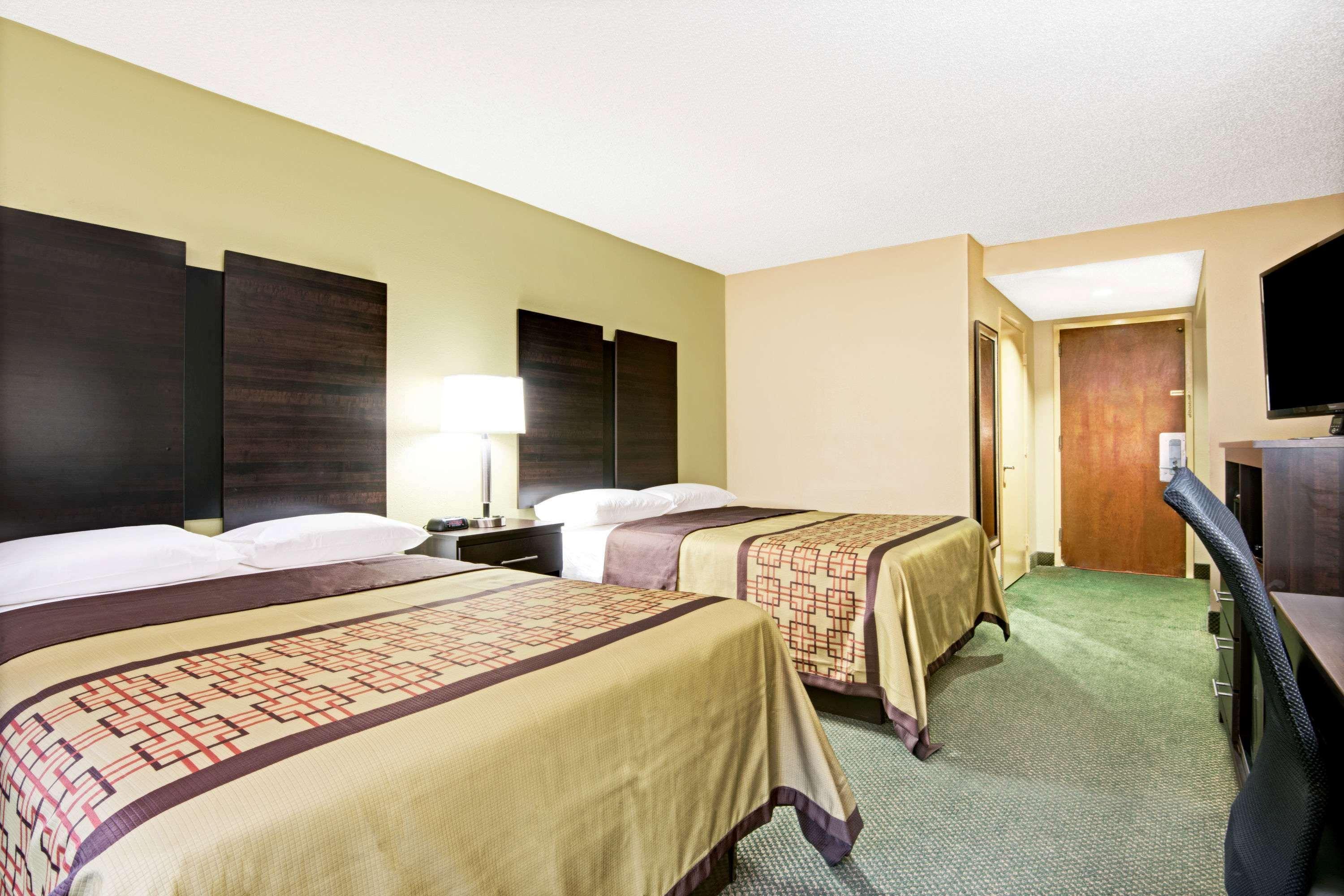 Super 8 By Wyndham Raleigh North East Hotel Kültér fotó